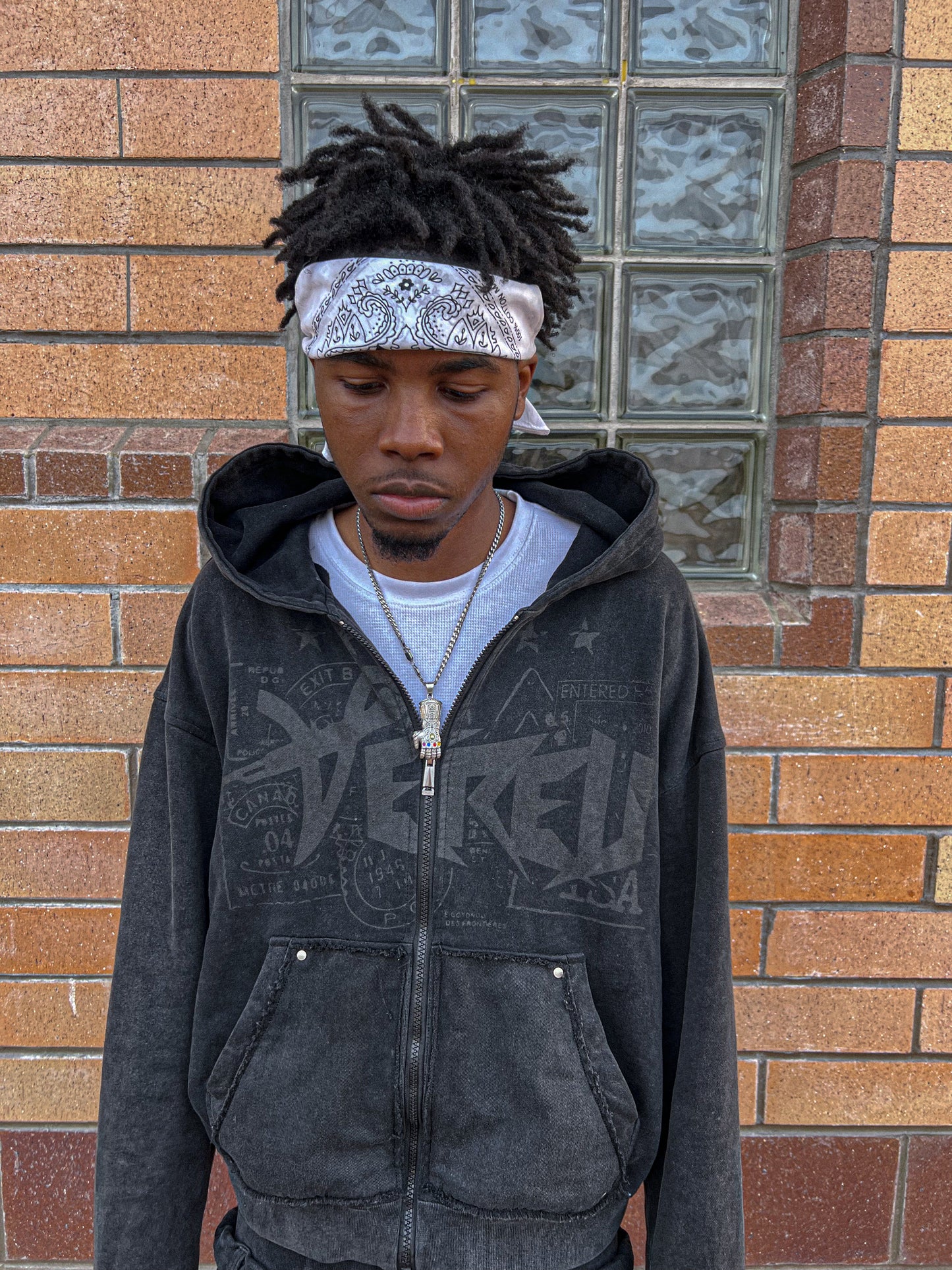 NOIR ZIP UP HOODIE